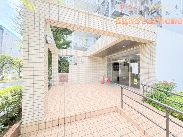 【サンスターホーム】ダイアパレス青梅新町　リノベーション済みのエントランス
