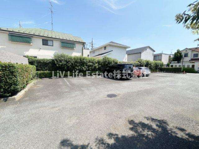 グランヴェール国分寺弐番館の駐車場