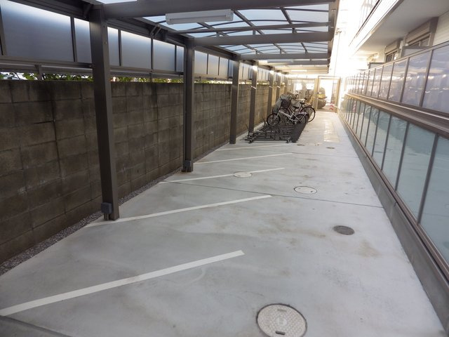 プライムレジデンスアルファの駐車場|屋根付き駐輪場＆バイク駐車場