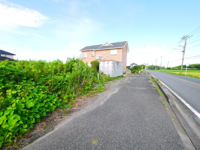 長生郡白子町古所　中古戸建の前面道路含む現地写真|内装リフォーム済み令和8年8月  敷地約99坪 駐車4台 建物約47坪 リビング約20帖リビング2階