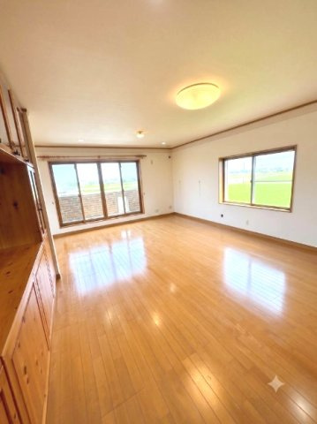 長生郡白子町古所　中古戸建の内装|内装リフォーム済み令和8年8月  敷地約99坪 駐車4台 建物約47坪 リビング約20帖リビング2階