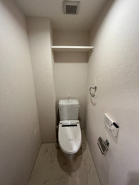 温水洗浄便座付きのトイレです♪