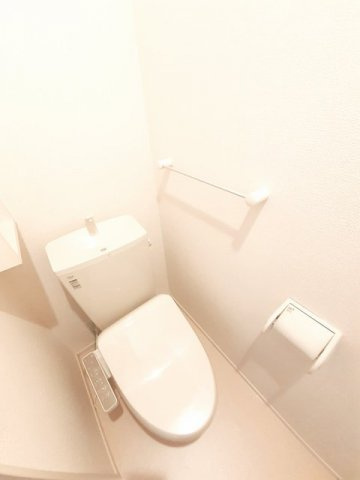 グラン　テレーノ　Ｅのトイレ|落ち着いた色調のトイレです