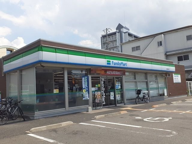 ブライト中野の周辺|ファミリーマート様まで250m