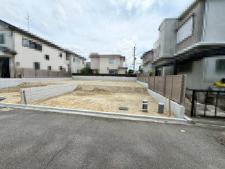 【前面道路含む現地写真】 | 日置荘原寺町　新築一戸建 | ウォークインクローゼットございます！季節の荷物やかさばる荷物の収納場所に困らないですね！