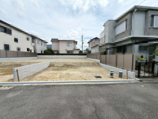 【前面道路含む現地写真】 | 日置荘原寺町　新築一戸建 | 【フラット３５Ｓ利用可能です】固定金利ですので月々の支払が安定し、家計にゆとりが生まれます！！住宅ローンアドバイザーが在籍しております。お気軽にご相談ください。