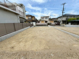【前面道路含む現地写真】 | 日置荘原寺町　新築一戸建 | 並列に駐車２台可能！車の出し入れもスムーズにできますね！