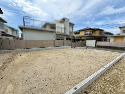 【外観】 | 日置荘原寺町　新築一戸建 | 【憧れの対面式キッチンです】家族と会話しながら楽しくお料理できますね！床下収納もあるので、ストックや保存食の保管にも便利です！