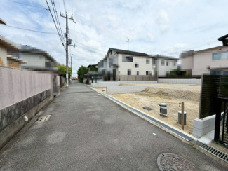 【前面道路含む現地写真】 | 日置荘原寺町　新築一戸建 | 【広々４ＬＤＫ】暮らしやすい間取りですので、子供部屋や趣味のお部屋も作れます♪資料請求だけでもお気軽にお問い合わせください！