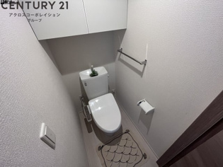 温水洗浄便座付きのトイレです♪