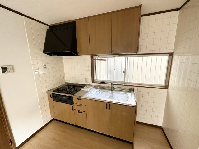 システムキッチン付きで便利！窓有♪