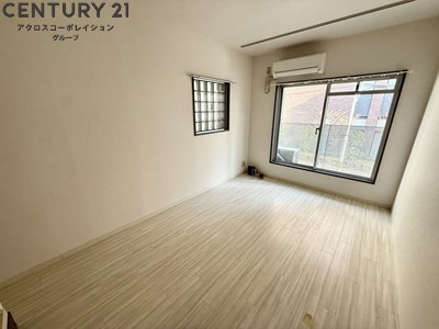 2面採光の明るいお部屋です