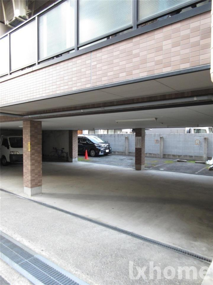 末広14番館の駐車場|駐車スペースもあります