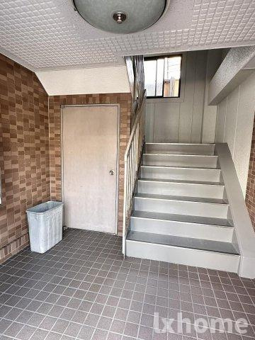 末広14番館のエントランス|建物の内部です