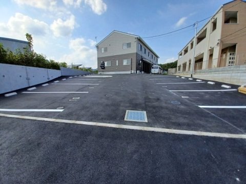 セラスの駐車場|駐車スペースもあります