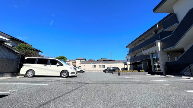 フェリーチェの駐車場