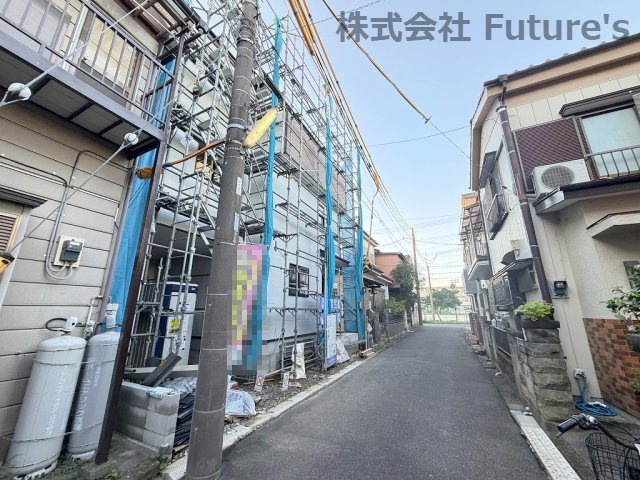 三郷市鷹野3丁目　新築戸建の前面道路含む現地写真|前面道路含む現地写真です。