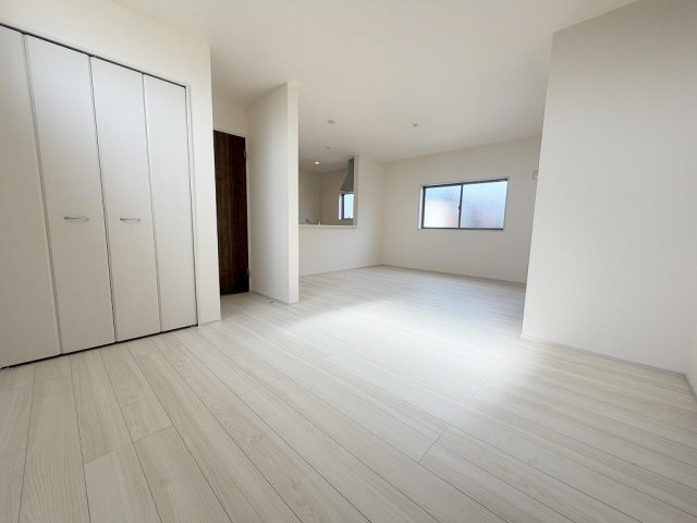 三郷市鷹野3丁目　新築戸建の居間・リビング|同施工会社の参考写真になります。