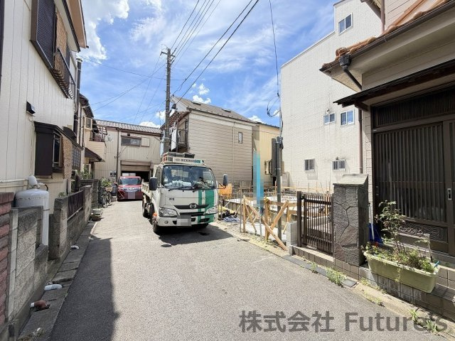 三郷市鷹野3丁目　新築戸建の前面道路含む現地写真|前面道路含む現地写真です。