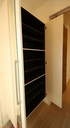 （仮称）千渡アパートの収納|玄関収納です