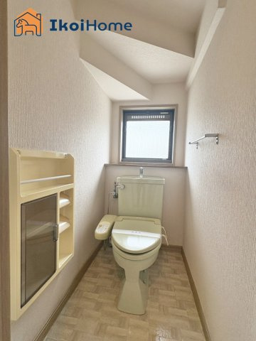 神戸市西区月が丘５丁目　中古戸建のトイレ|●年中無休：当日予約可●ウォシュレット、暖房便座、収納もございます！
