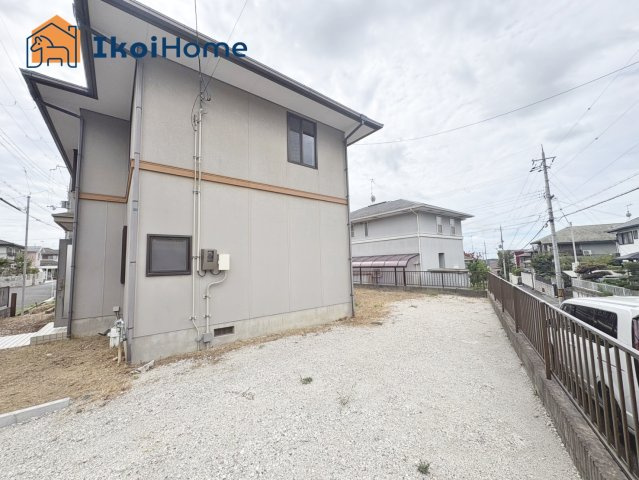 神戸市西区月が丘５丁目　中古戸建の駐車場|●年中無休：当日予約可●敷地がとても広いので、建物は陽当り・通風良好です！