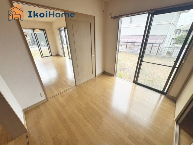 神戸市西区月が丘５丁目　中古戸建の内装|●年中無休：当日予約可●１階洋室4.6帖のお部屋はLDKと繋がっております！
