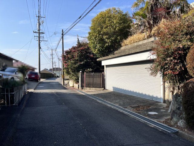岡崎市鴨田町字山畔土地の前面道路含む現地写真
