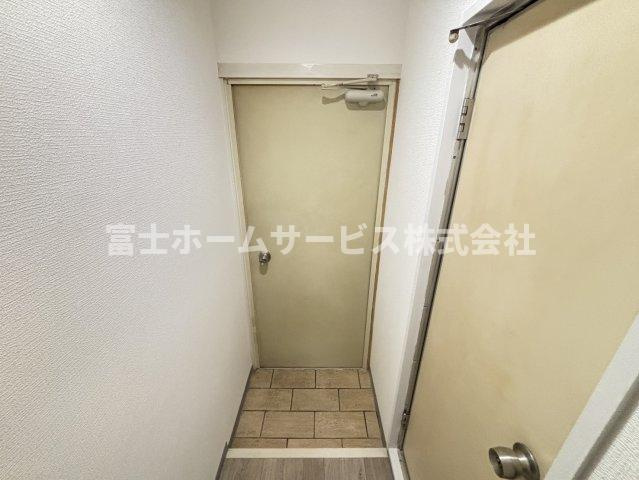 グレーシィ西田辺の玄関