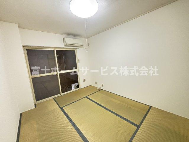 グレーシィ西田辺の居間・リビング