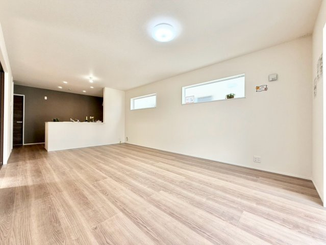 リーブルガーデン　豊田市高美町５丁目の居間・リビング|家族が自然と集まる広々としたリビング。お子様の成長を見守りながら過ごせます。									
									