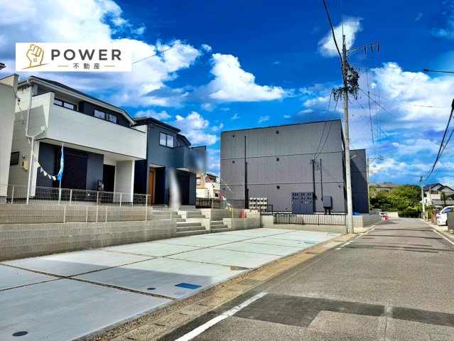 リーブルガーデン　豊田市高美町５丁目の前面道路含む現地写真|十分な幅が確保されており、車の出し入れもスムーズ。お子様の送り迎えなど、日常の動作も快適に行えます。									
									