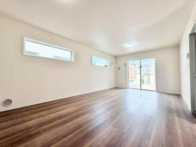 リーブルガーデン　豊田市高美町５丁目の居間・リビング|家族が自然と集まる広々としたリビング。お子様の成長を見守りながら過ごせます。									
									