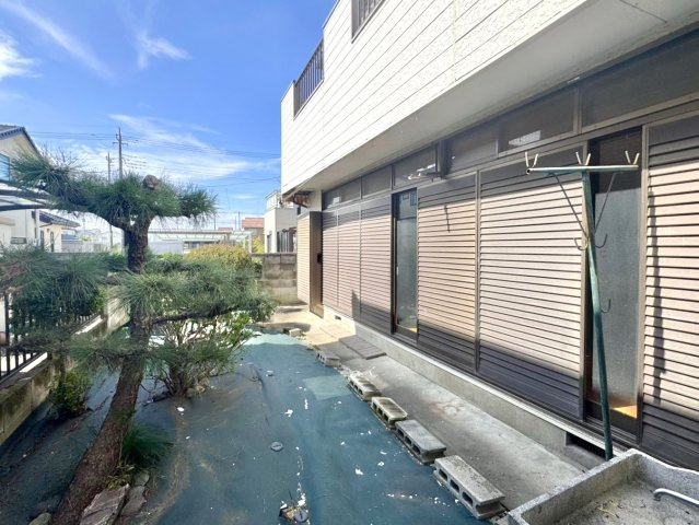 【中古戸建】足利市常見町3丁目の庭|■庭｜お庭から季節の移ろいを感じることが出来ます♪一年中飽きることなく住みながら楽しめる住まいです♪