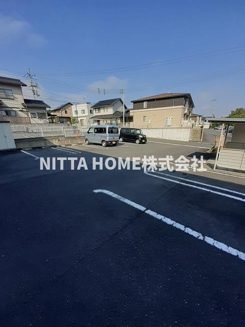 福知山市字正明寺のアパートの駐車場