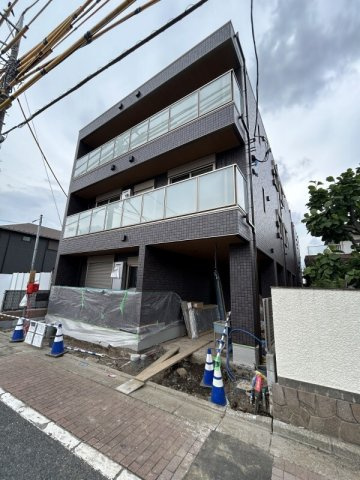 府中市若松町１丁目のアパートのエントランス