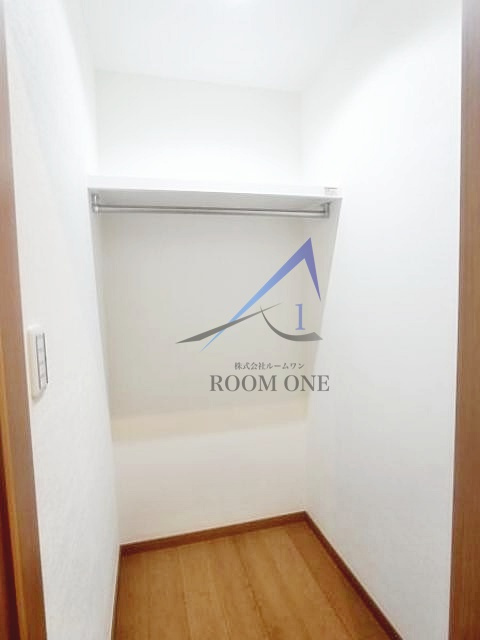 世田谷区宮坂２丁目戸建の収納|ウォークインクローゼットです。