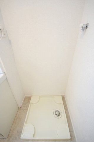 （仮称）千渡アパートの洗面所|室内洗濯機置場です