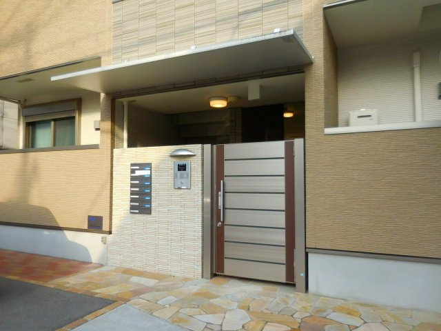 フジパレス城北町のエントランス