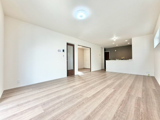 リーブルガーデン　豊田市高美町５丁目の居間・リビング|家族が自然と集まる広々としたリビング。お子様の成長を見守りながら過ごせます。									
									