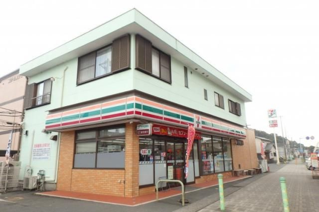 フェリーチェの周辺