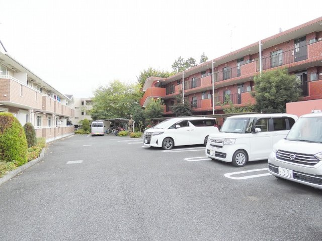 第1かしの木ハイツの駐車場