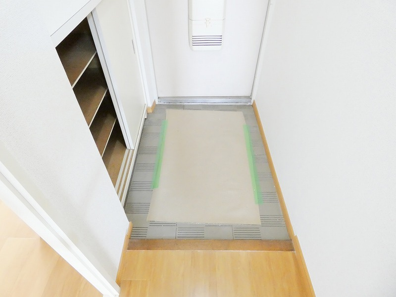 第1かしの木ハイツの玄関