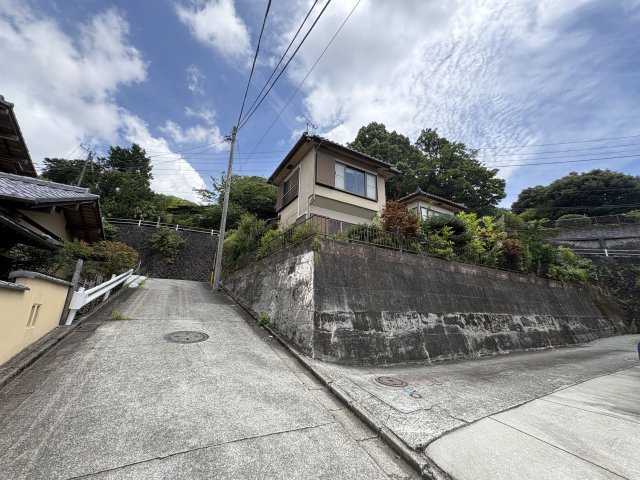 湯河原町　若草山分譲地の前面道路含む現地写真