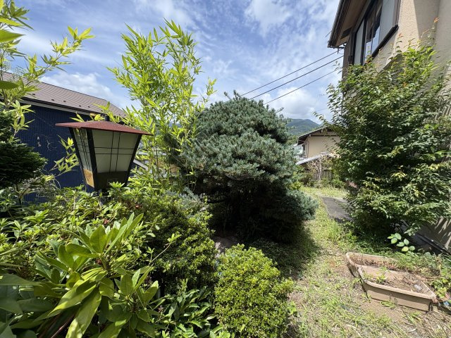 湯河原町　若草山分譲地の庭