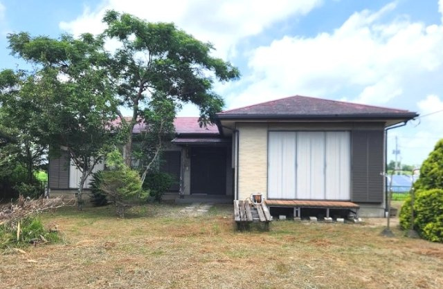 大網白里市南横川　平屋中古戸建の玄関|敷地約253坪 3LDK平屋　自然豊かな田園地帯 家庭菜園が可能です