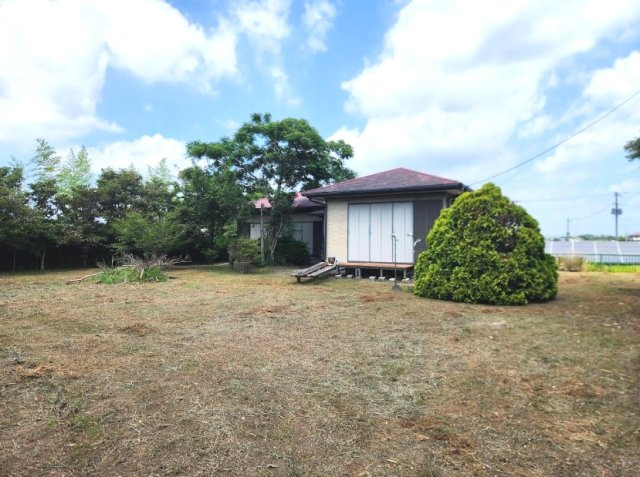 大網白里市南横川　平屋中古戸建の庭|敷地約253坪 3LDK平屋　自然豊かな田園地帯 家庭菜園が可能です