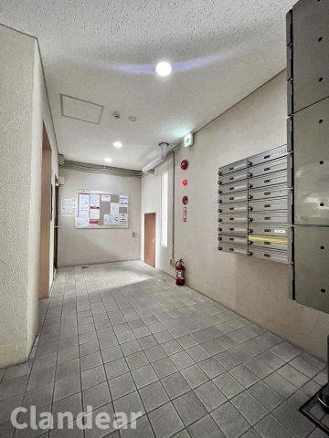 金町ハイツのロビー|ドキドキの新生活も、安心してスタート。ぴったりの住まいを見つけませんか？クランディアが一緒に住まい選びをサポートします‼　まずは、お気軽にお問合せください　＃クランディア