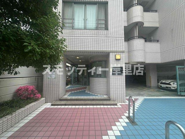 日宝ライフ岸里のエントランス