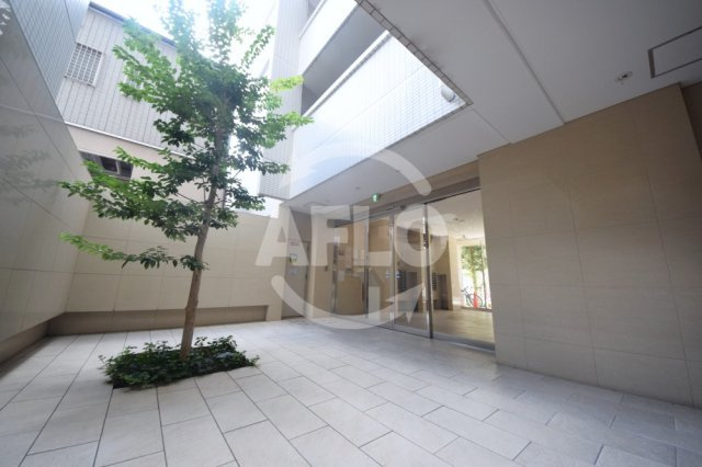コスモリード谷町六丁目のロビー|ドゥーエ谷町　きれいなエントランス